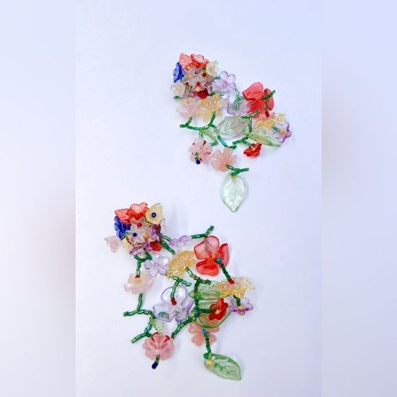 Beaded flower dangle earrings A126 - Picture 3 of 6